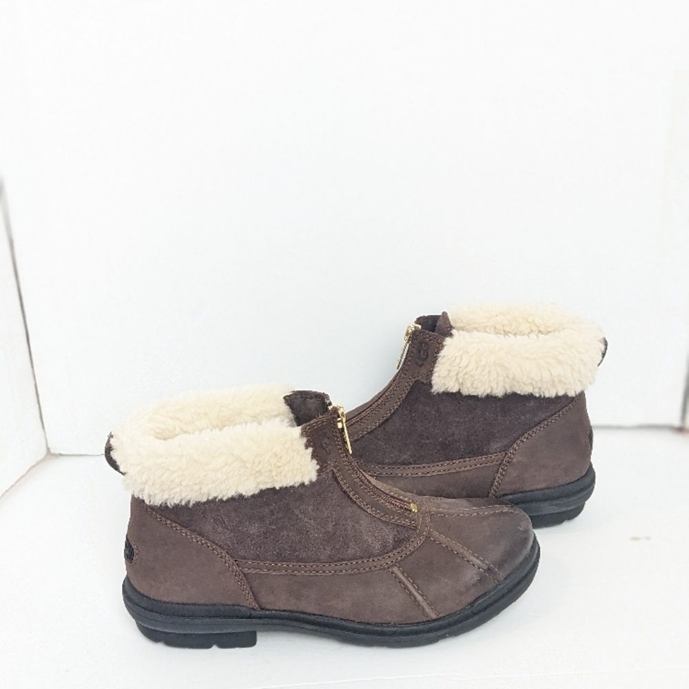 NWOT UGG Hapsburg zip winter boots